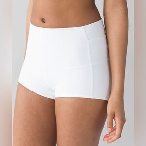 *** ISO *** IN SEARCH OF Lululemon Wunder Short *Full-On Luon 2"